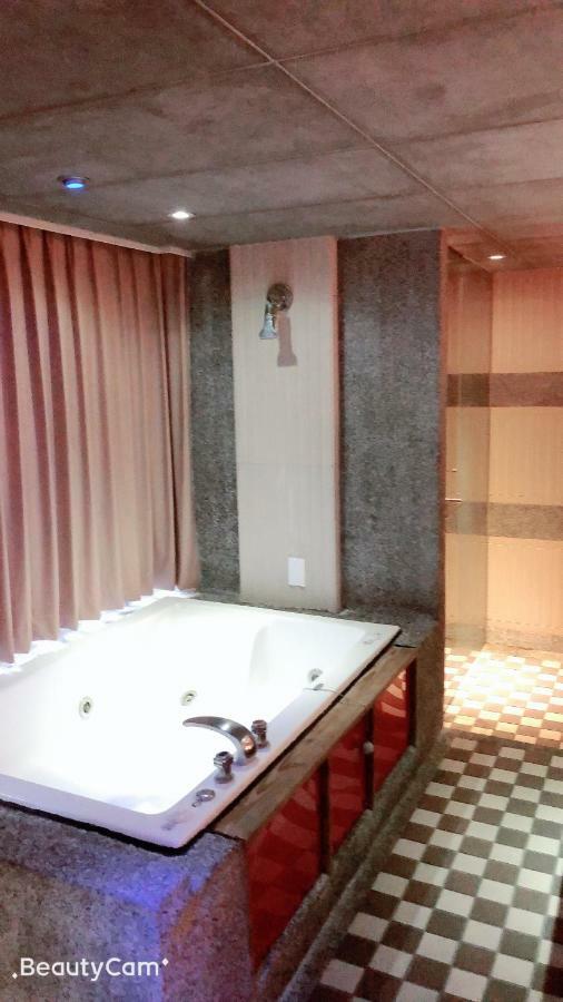 Jungle City Motel Chiayi Exterior foto